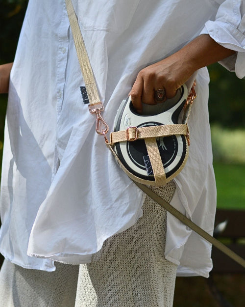 Flexi New Comfort L 8m im Halfter von pawINAYA in der Farbe BEige Rose Gold zum Handfreien Gassie gehen