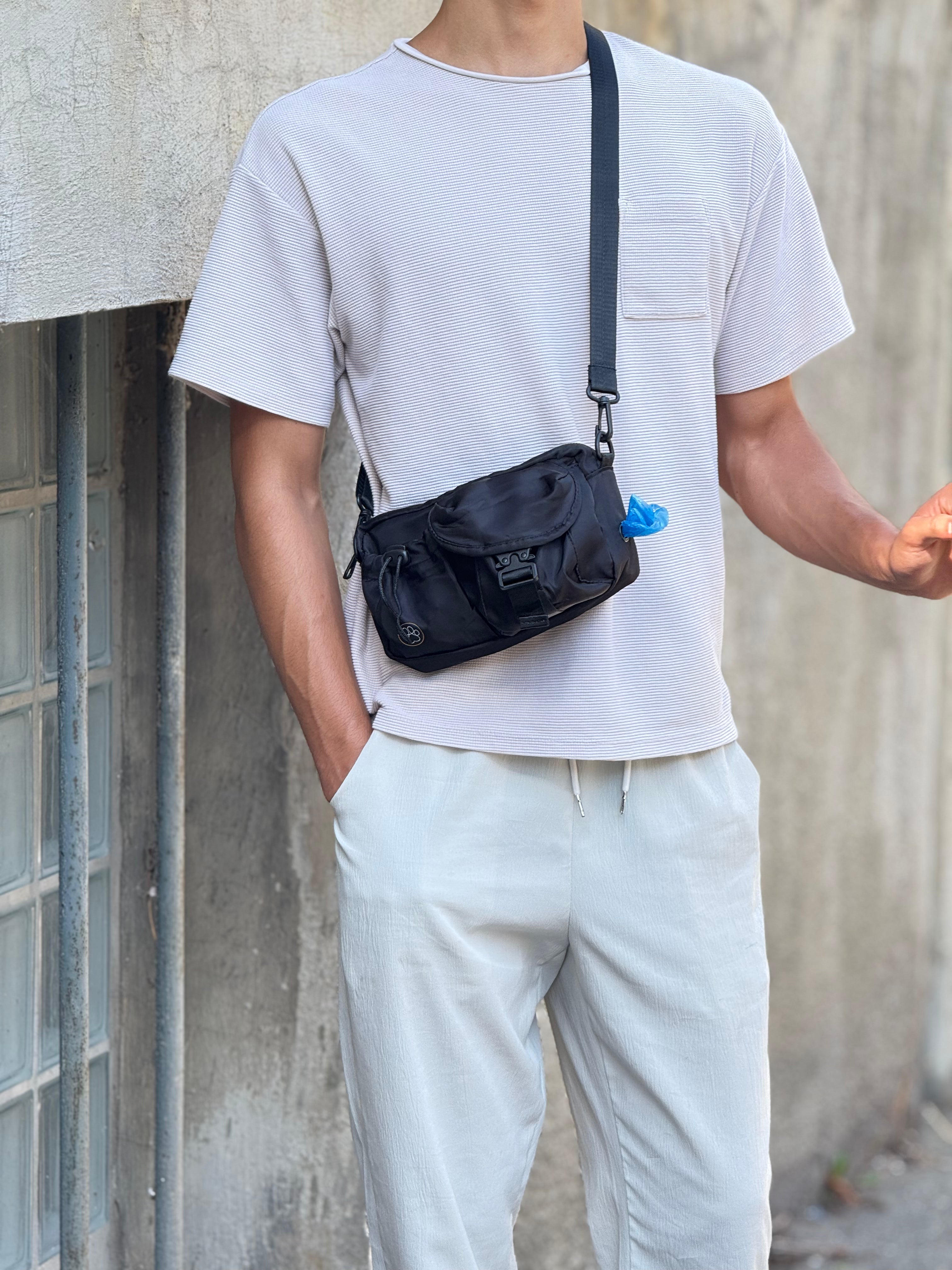 Gassi Tasche in schwarz von pawINAYA